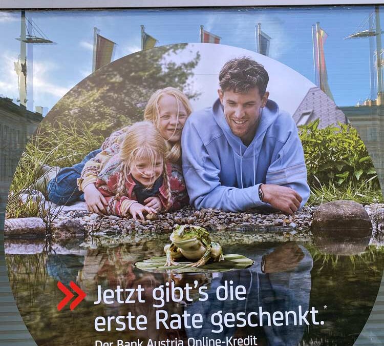 Werbeplakat mit einer Familie