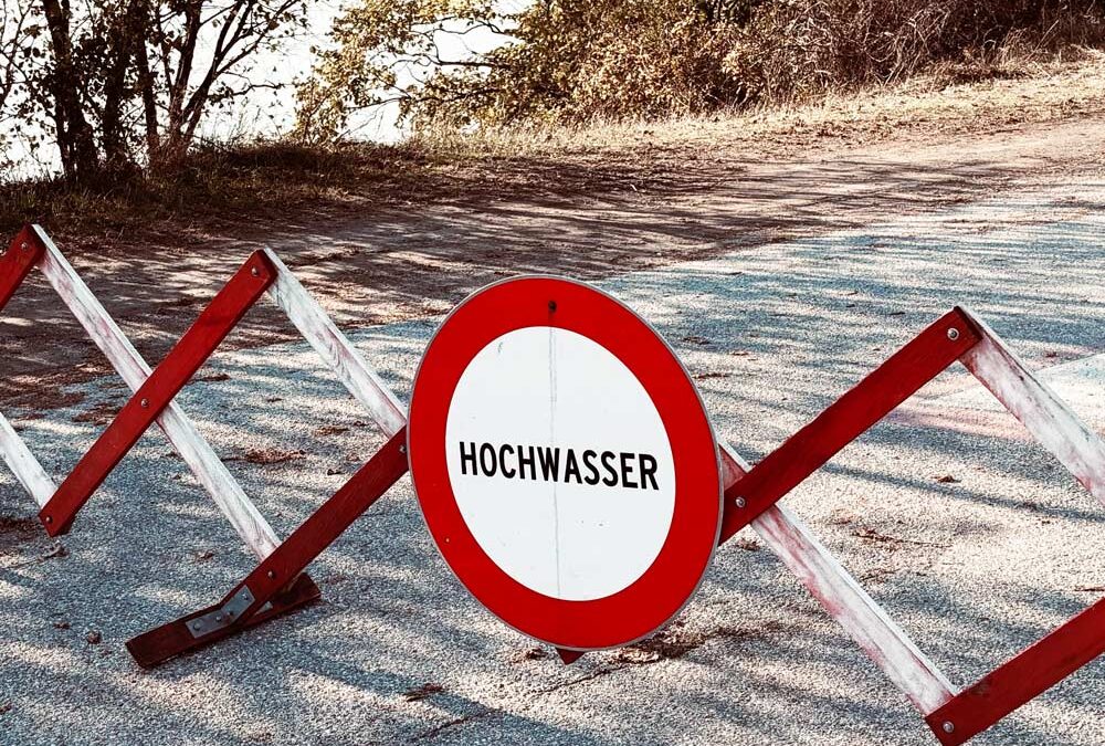 Absperrung wegen Hochwassers