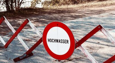 Absperrung wegen Hochwassers